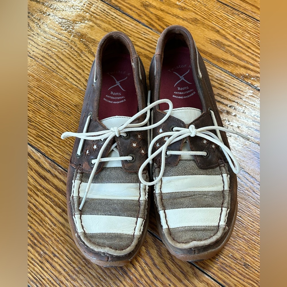 Twisted X Patriotic leather driving moc.  Stripes & star cut outs. Women Size 8.